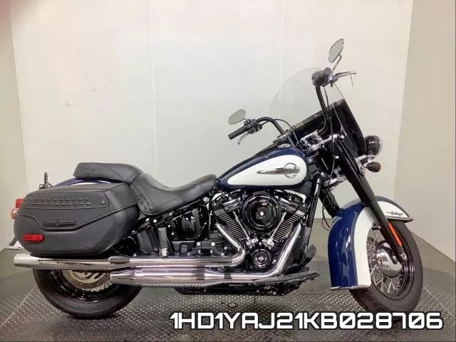 1HD1YAJ21KB028706 2019 Harley-Davidson FLHC